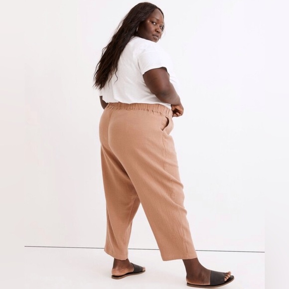 Madewell Plus Cotton-Linen Pull-On High-Rise Tapered Pants Button-Front Edition - Picture 2 of 11